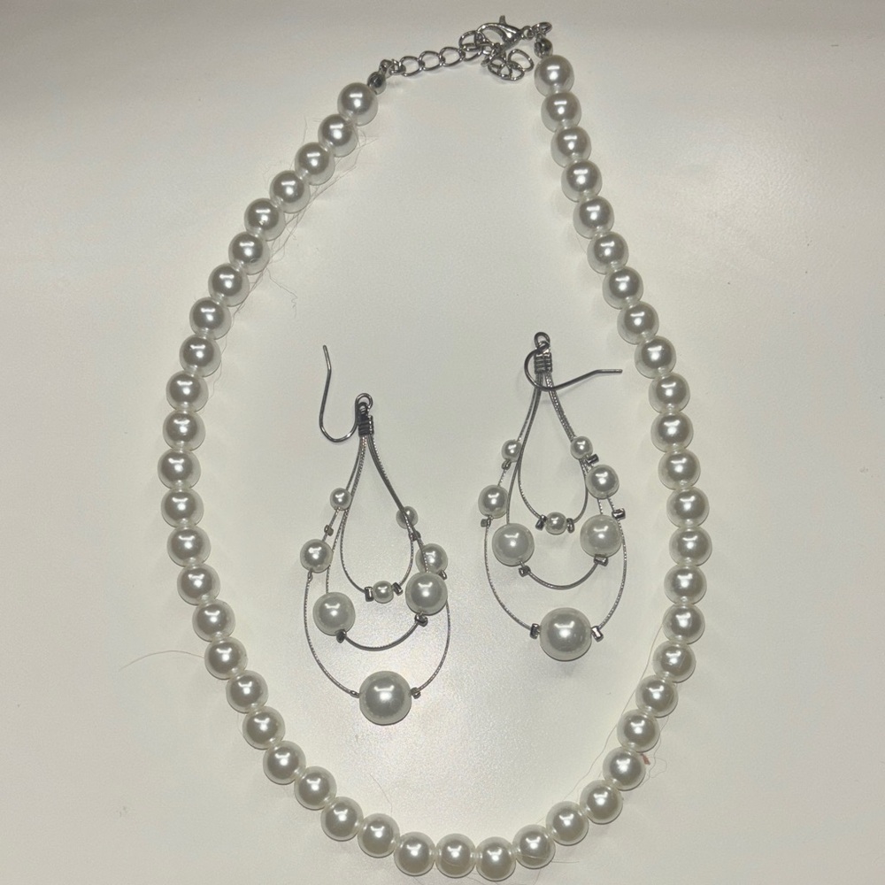 Elegant Pearl Necklace and Earring Set